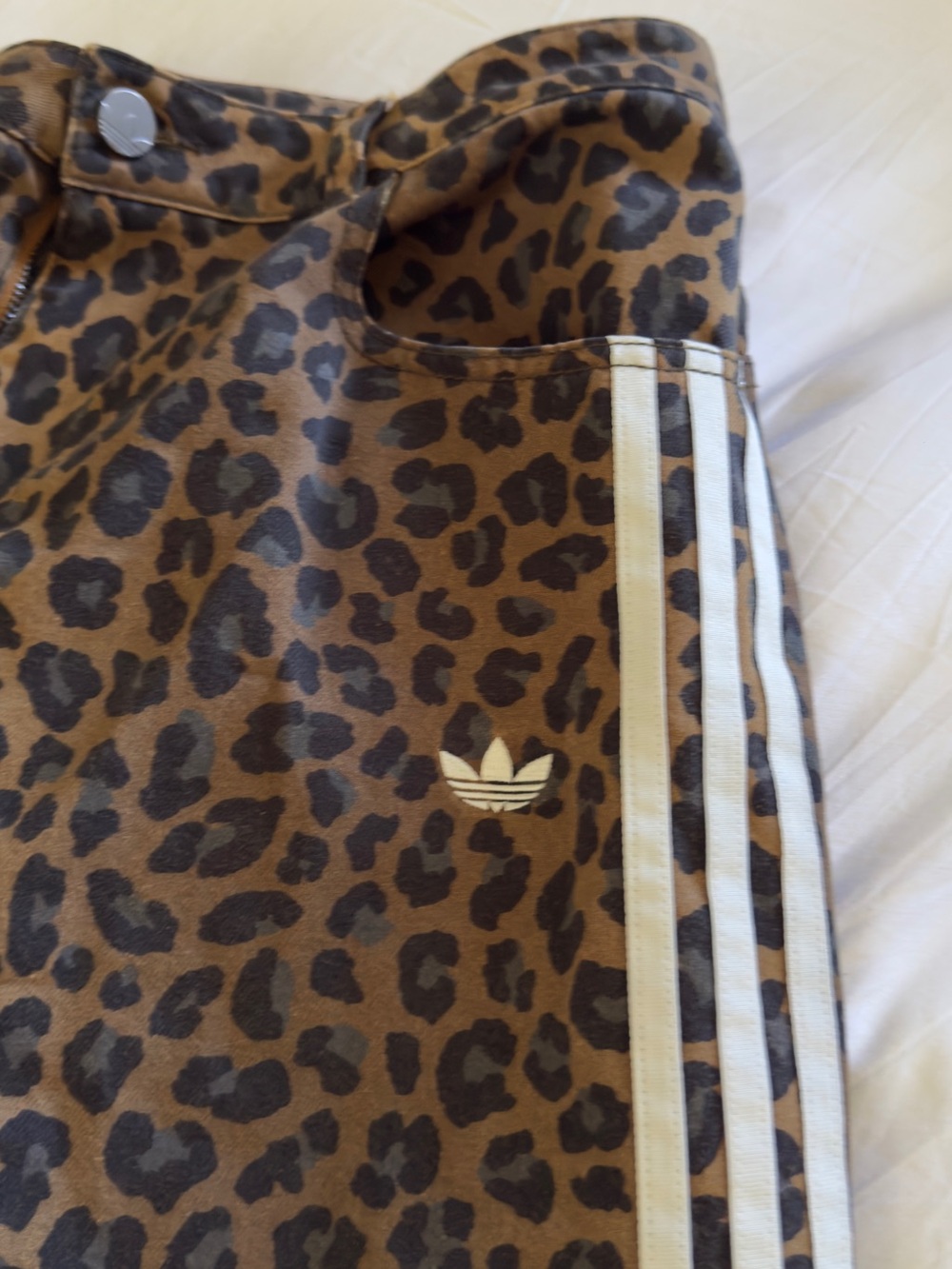 adidas Leopard Print denim jeans wide leg Pants with White Stripes 32x27 - Picture 3 of 4